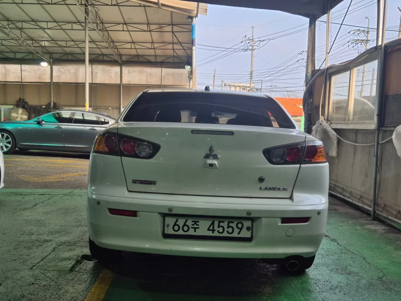 Mitsubishi LANCER