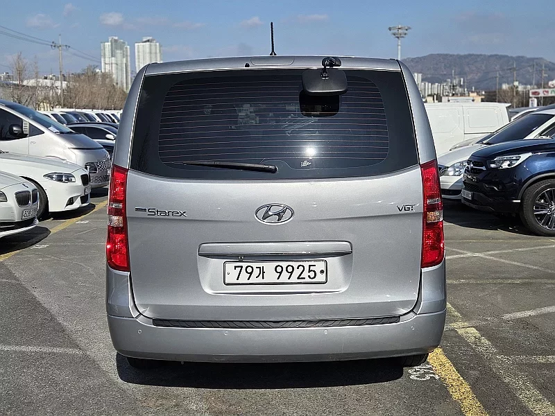 Hyundai Starex