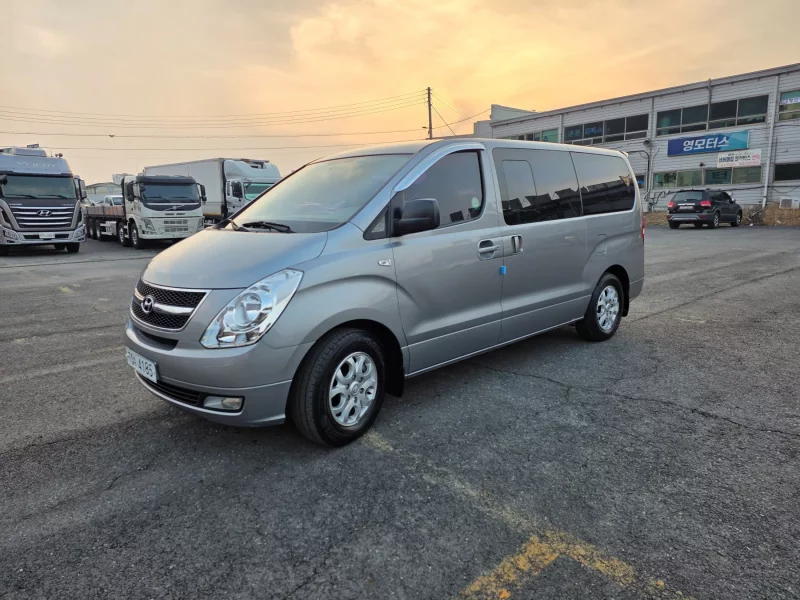 Hyundai Starex