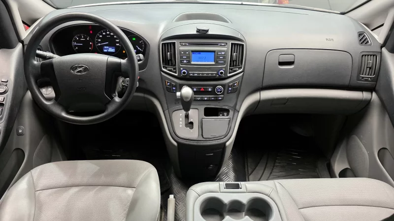 Hyundai Starex