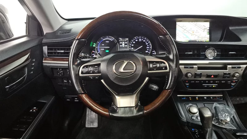 Lexus ES300h