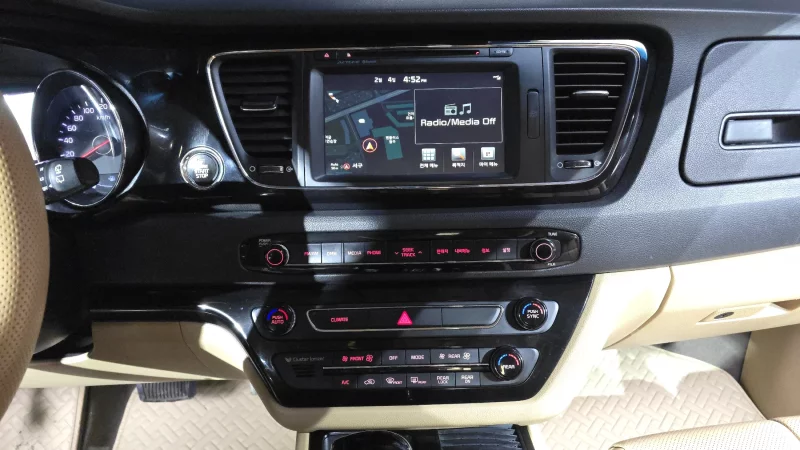 Kia Carnival