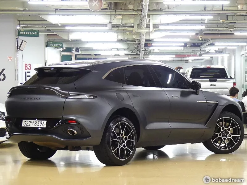 Aston Martin DBX