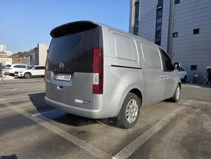 Hyundai Staria