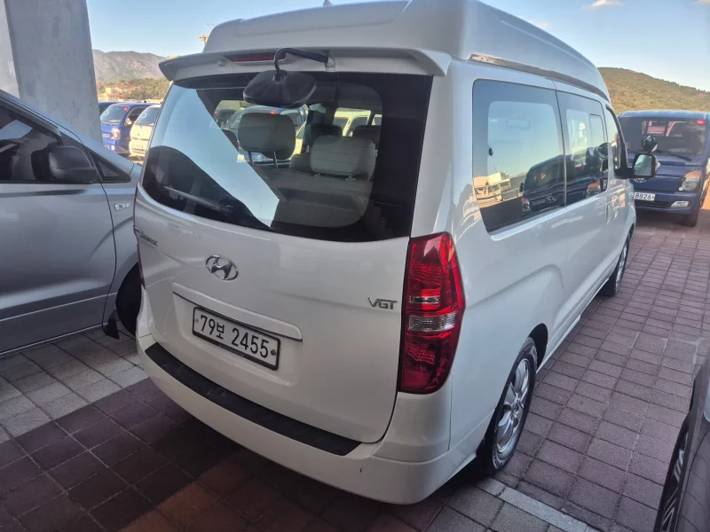 Hyundai Starex