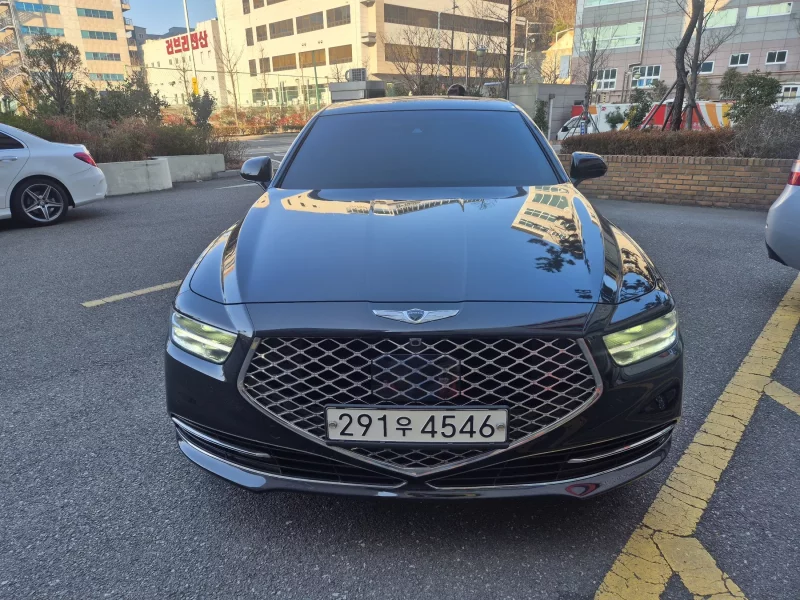 Genesis G90