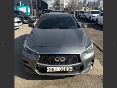 Infiniti Q30