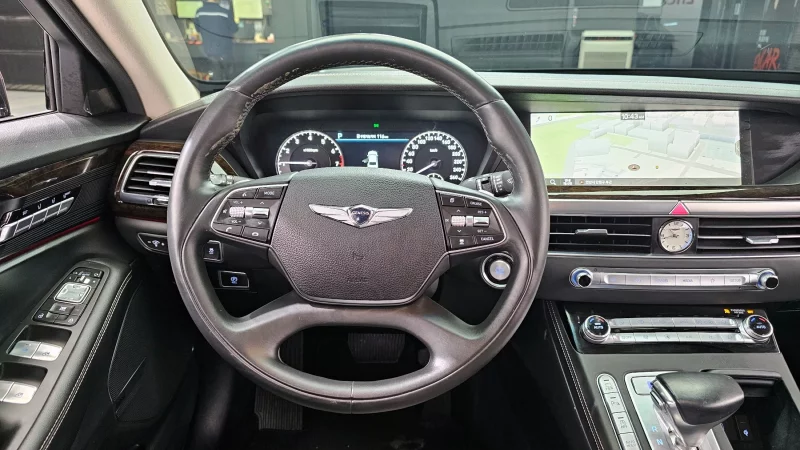 Genesis G90