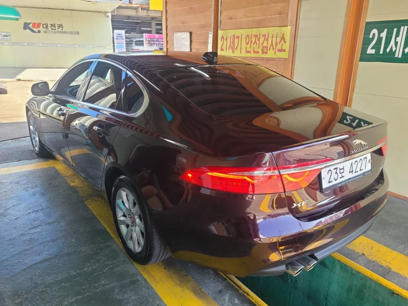 Jaguar XF