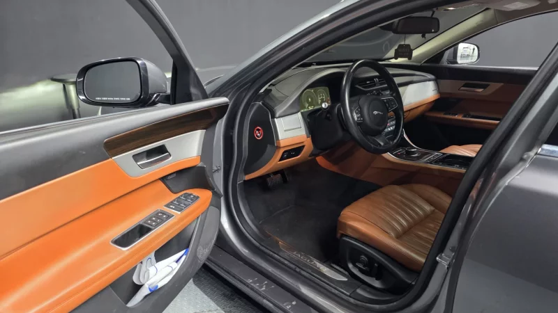 Jaguar XF