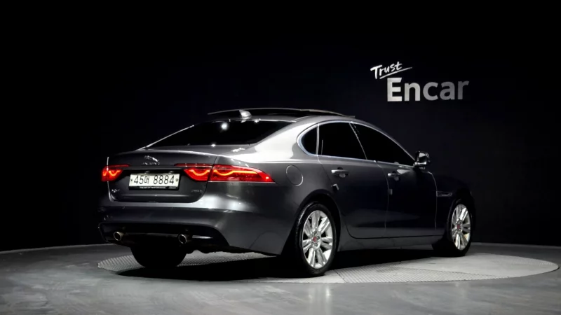 Jaguar XF