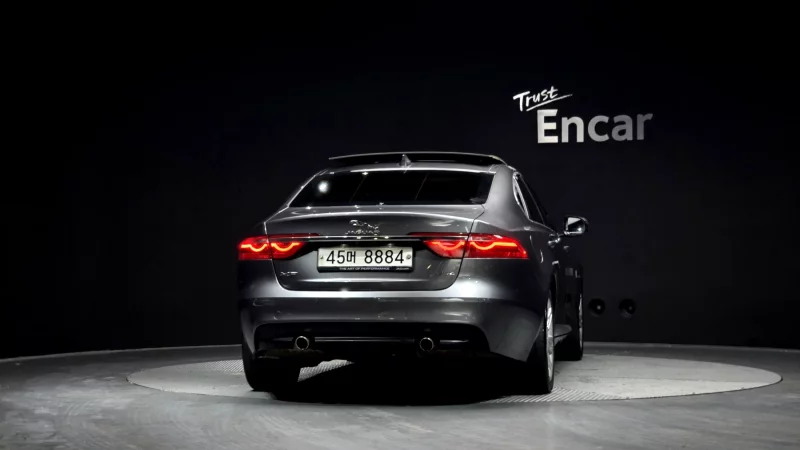 Jaguar XF