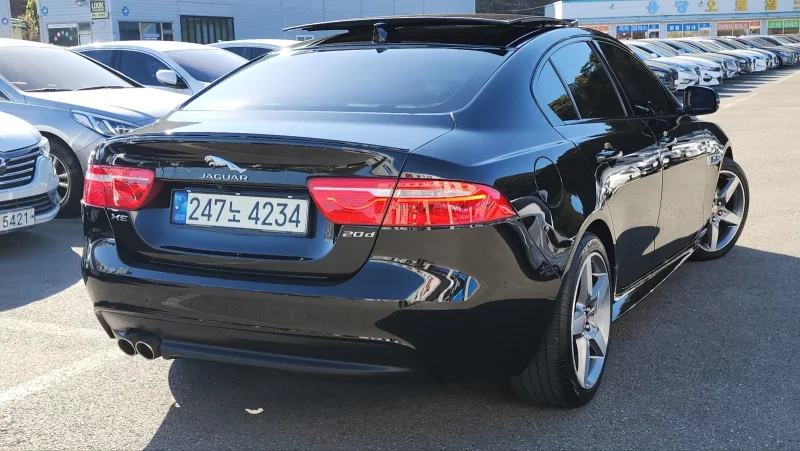 Jaguar XE