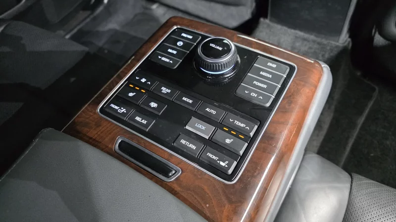 Hyundai Equus