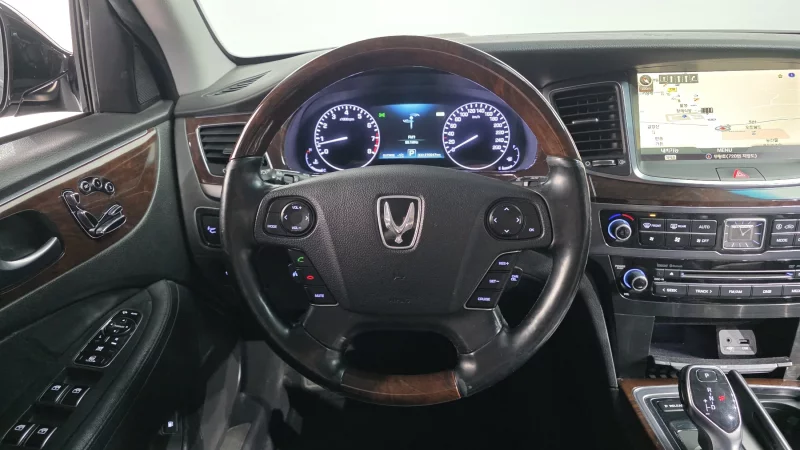 Hyundai Equus