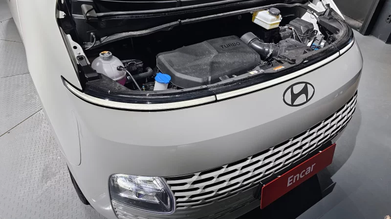 Hyundai Staria