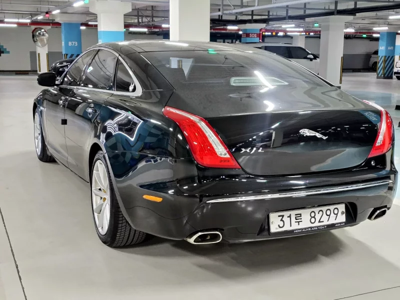 Jaguar XJ