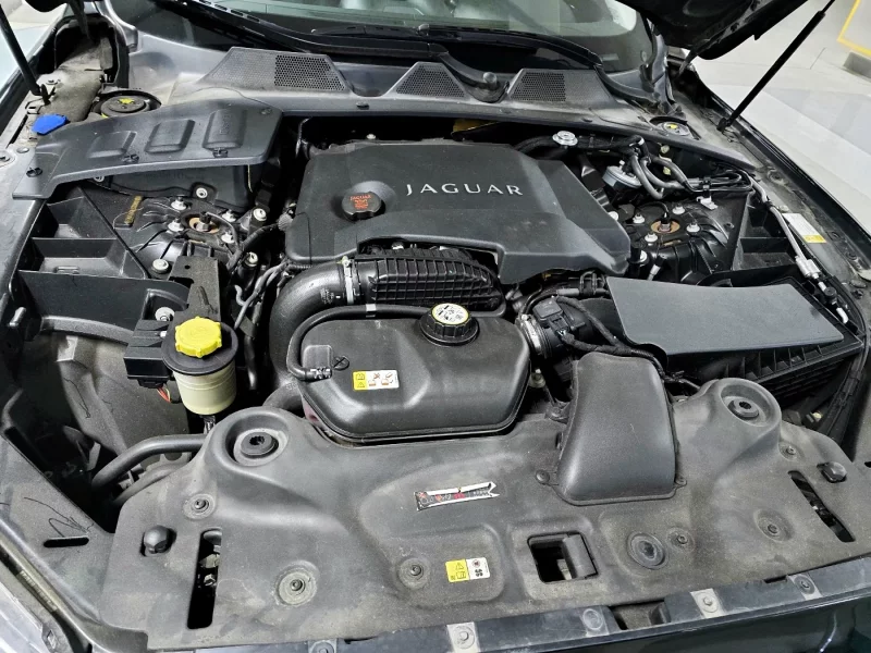 Jaguar XJ