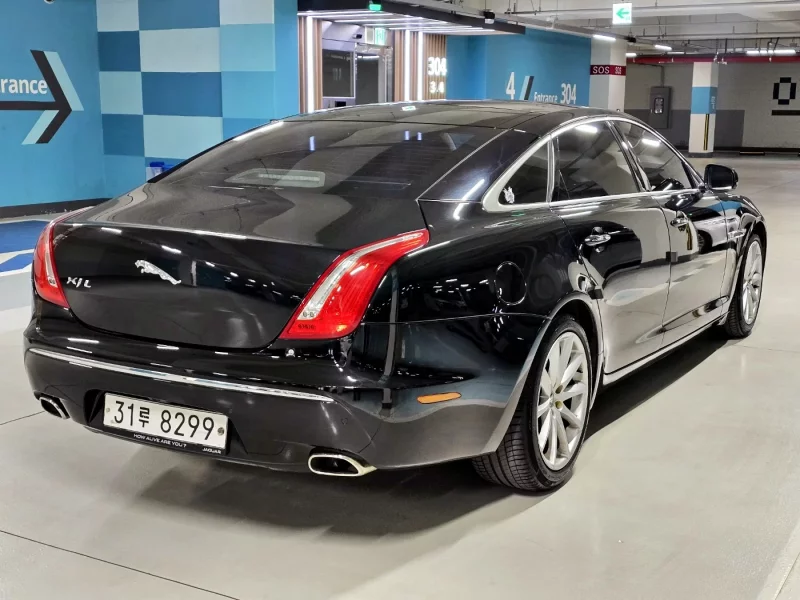 Jaguar XJ