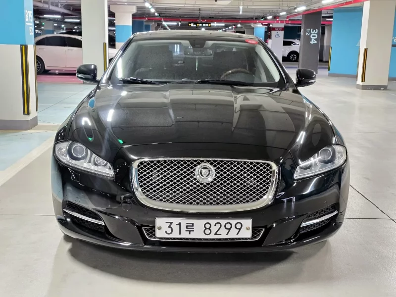 Jaguar XJ