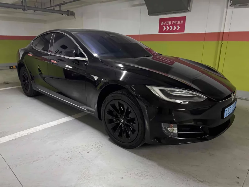 Tesla MODEL S