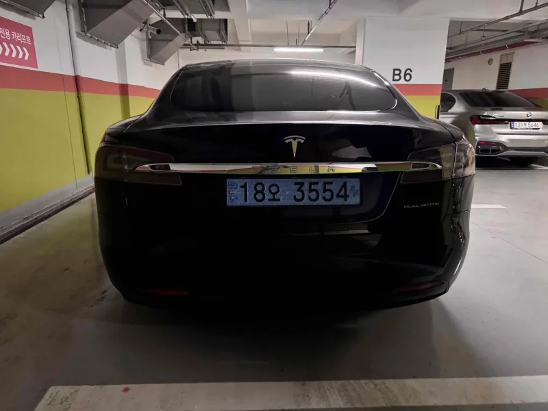 Tesla MODEL S