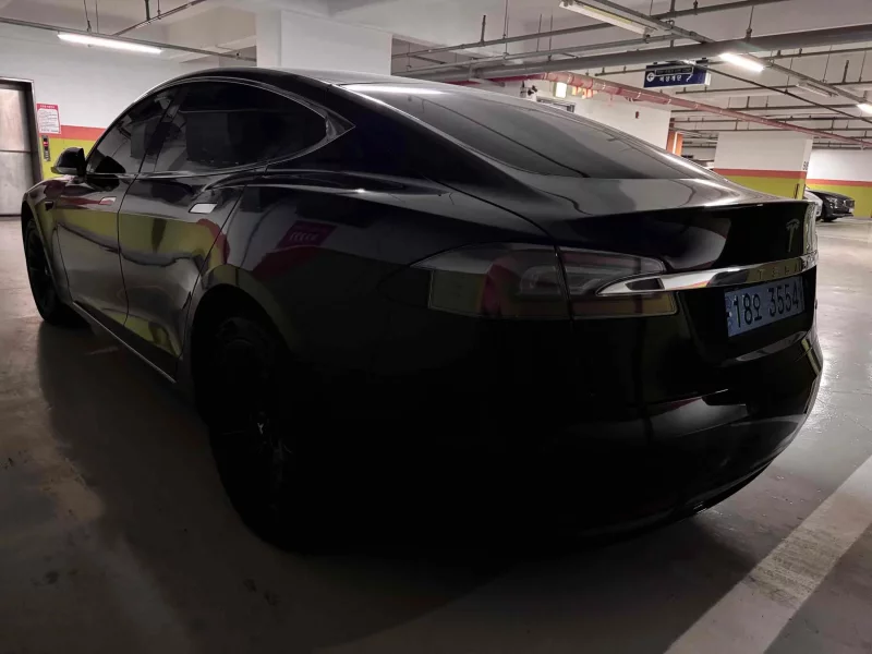 Tesla MODEL S