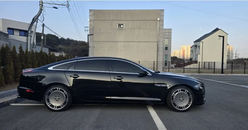Jaguar XJ