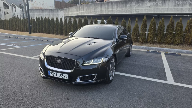 Jaguar XJ