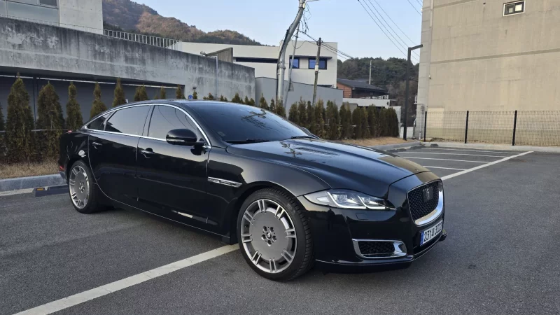 Jaguar XJ