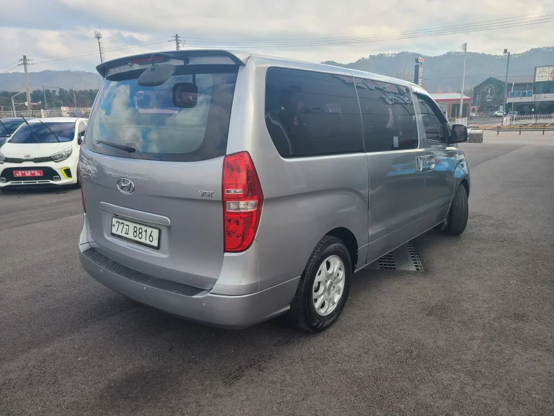 Hyundai Starex