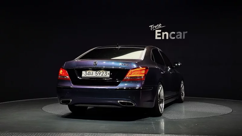 Hyundai Equus
