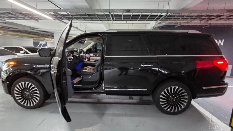 Lincoln NAVIGATOR