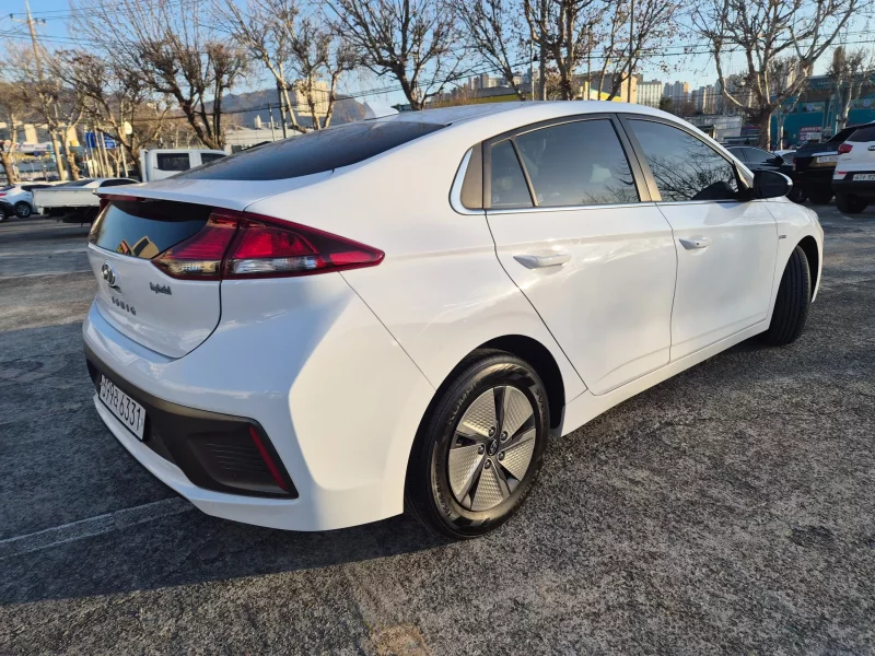 Hyundai Ioniq