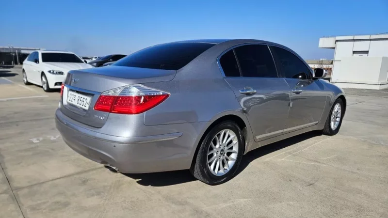 Hyundai Genesis