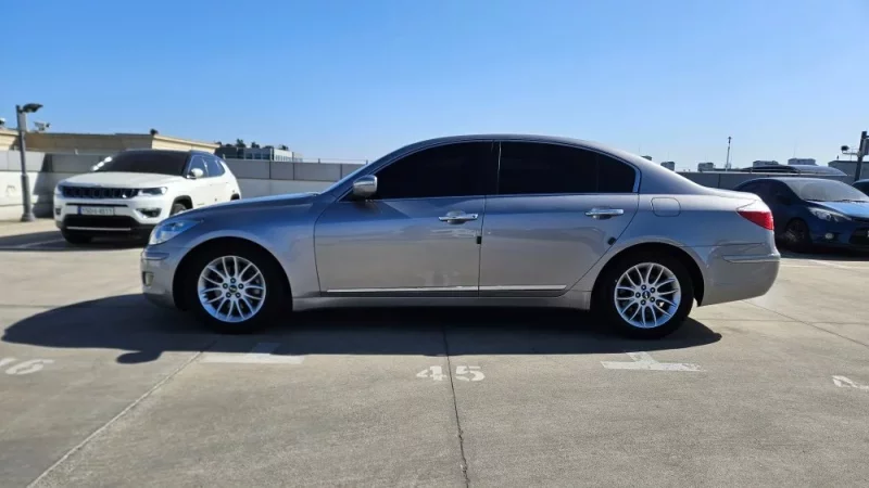 Hyundai Genesis