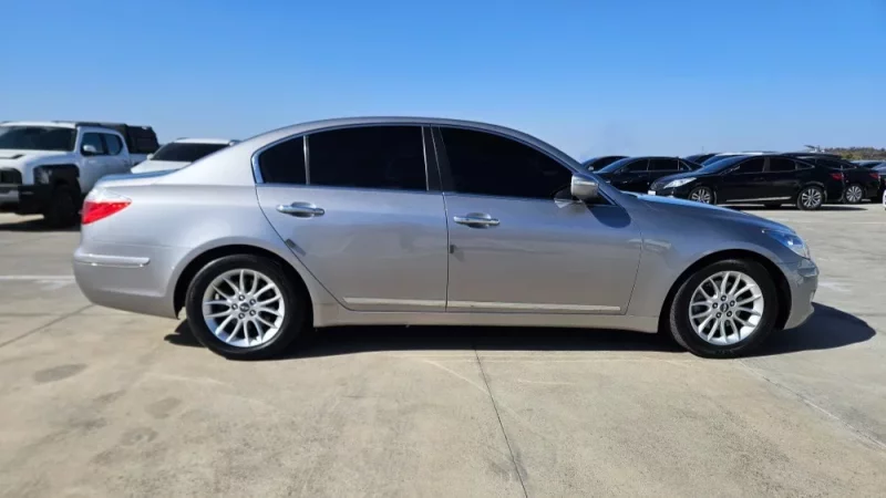 Hyundai Genesis