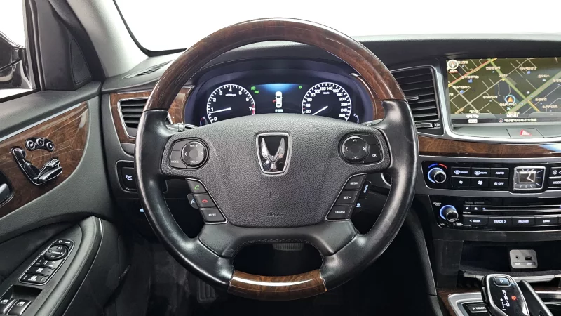 Hyundai Equus