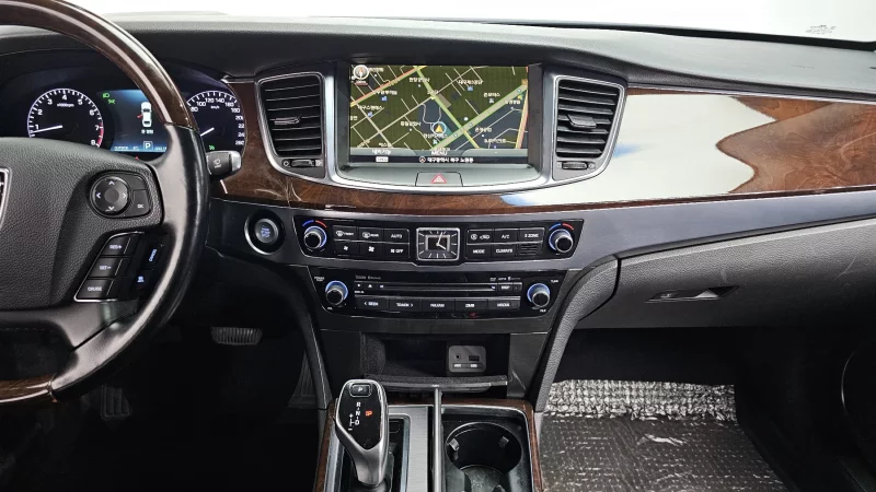 Hyundai Equus