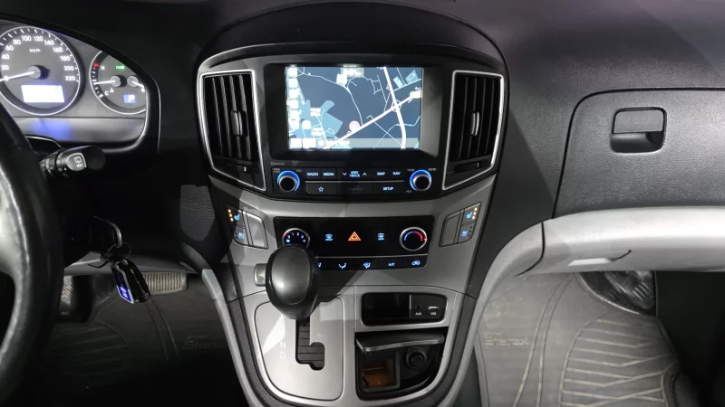 Hyundai Starex