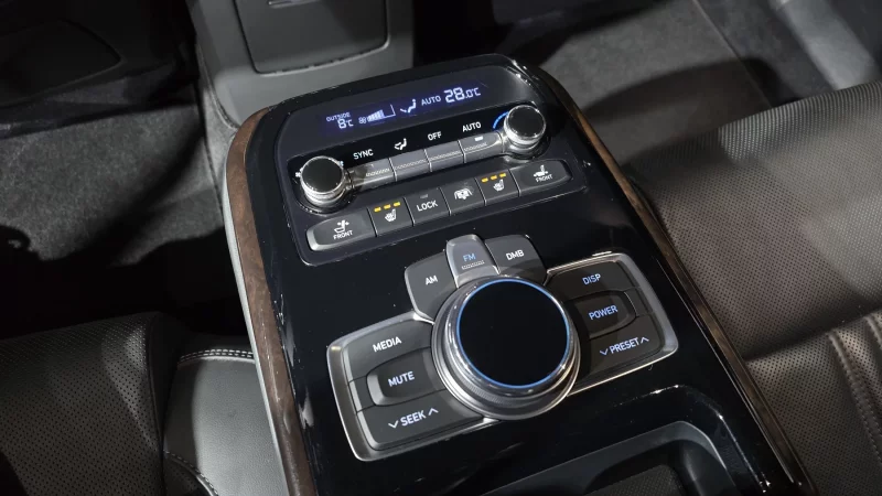 Genesis EQ900