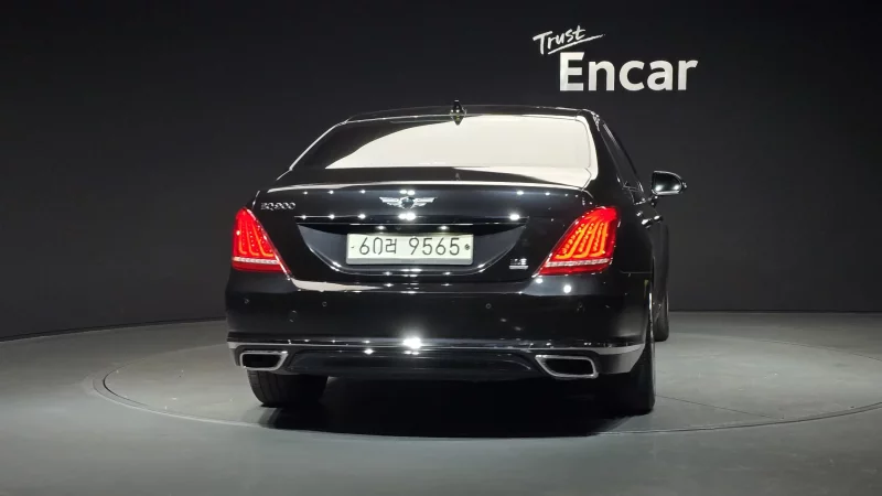 Genesis EQ900