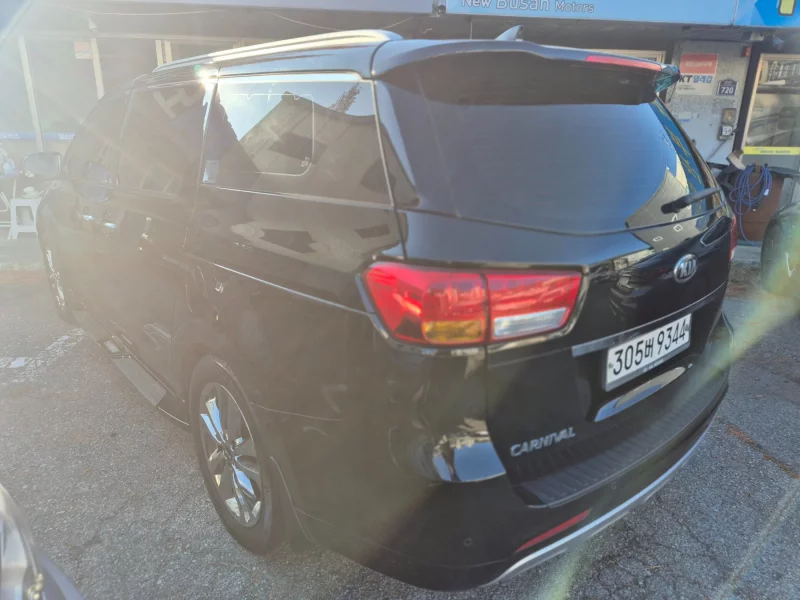 Kia Carnival