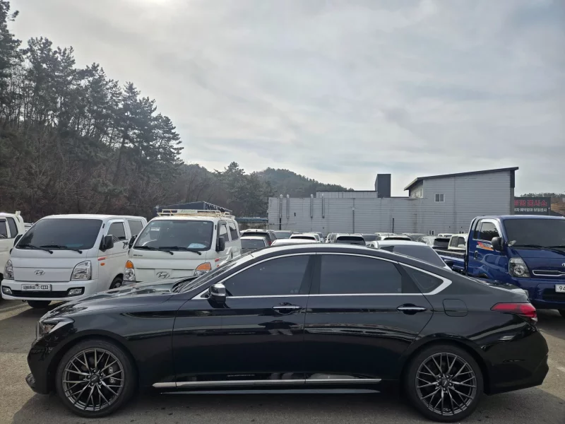 Hyundai Genesis