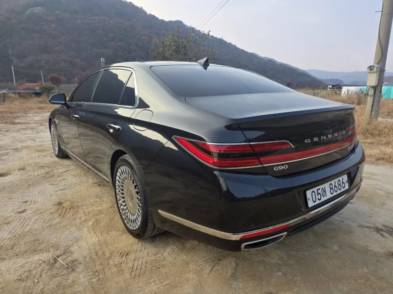 Genesis G90