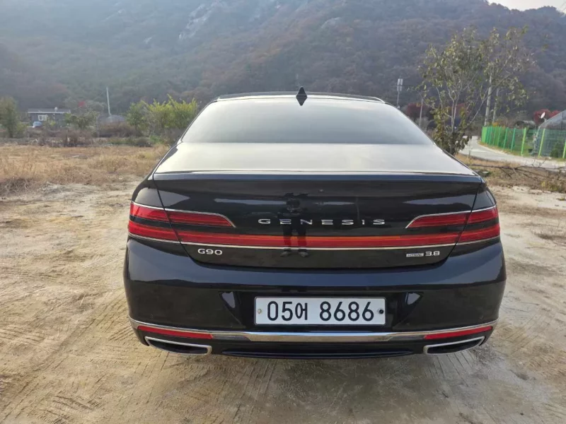 Genesis G90