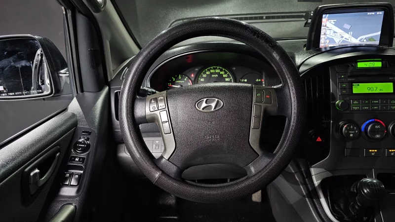Hyundai Starex