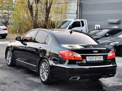 Hyundai Genesis