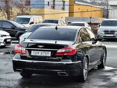 Hyundai Genesis