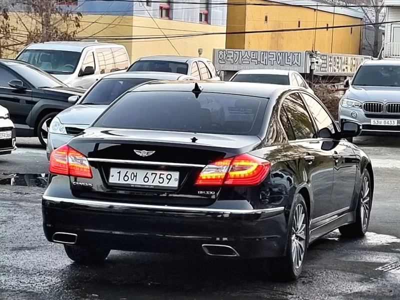 Hyundai Genesis